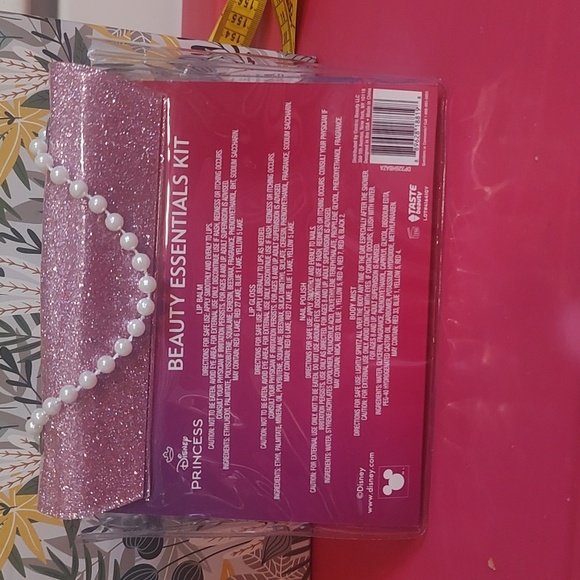 Disney Princess Pink Beauty Kit New - Picture 2 of 3